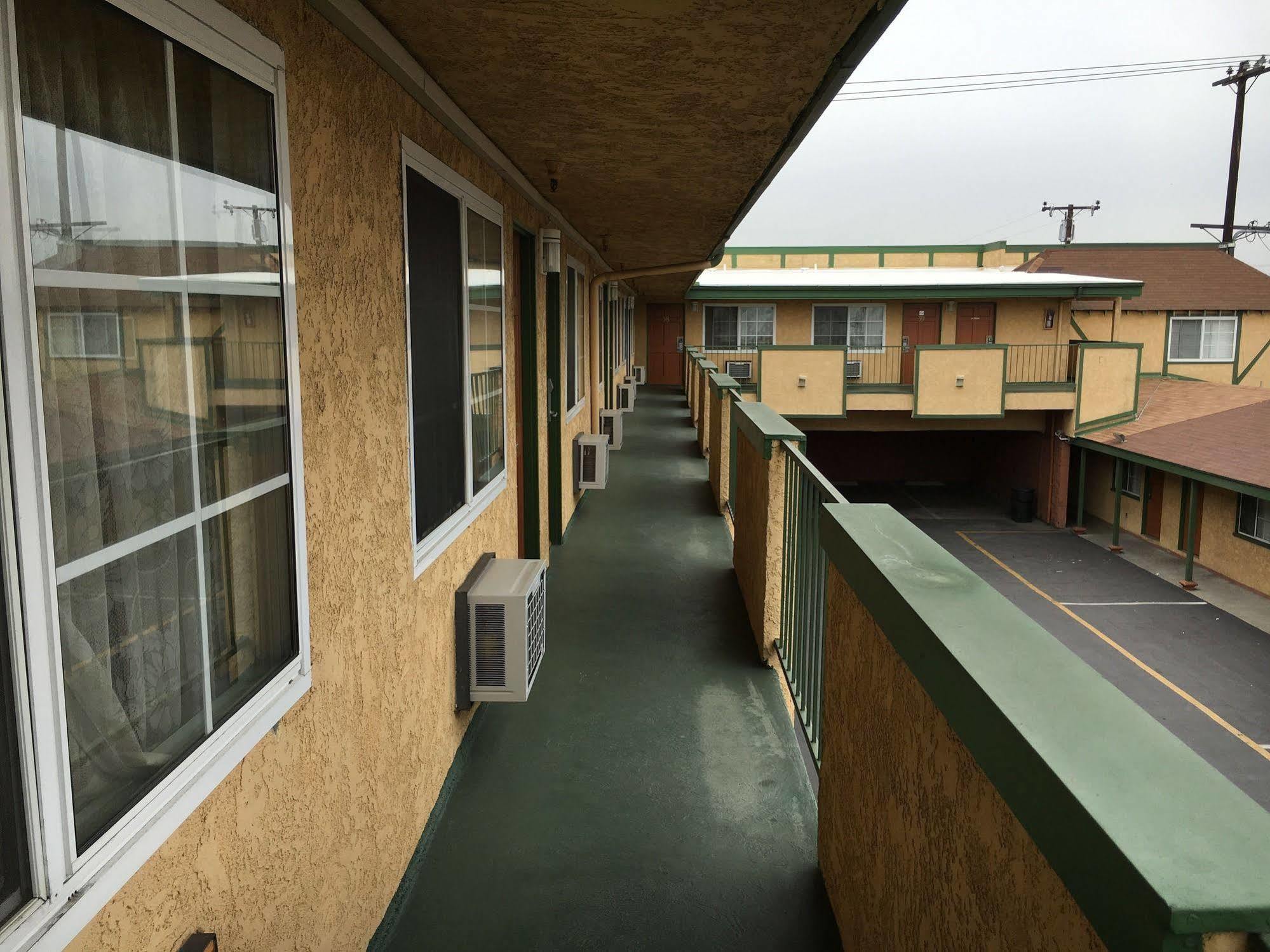 Starlite Motel Беллфлауэр Экстерьер фото